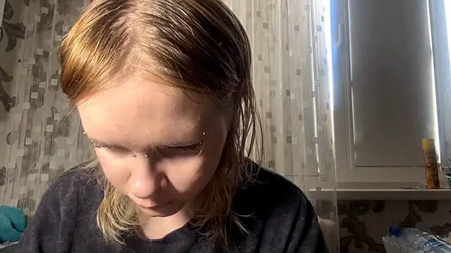 KrystenHoye online show from March 27, 8:11 am