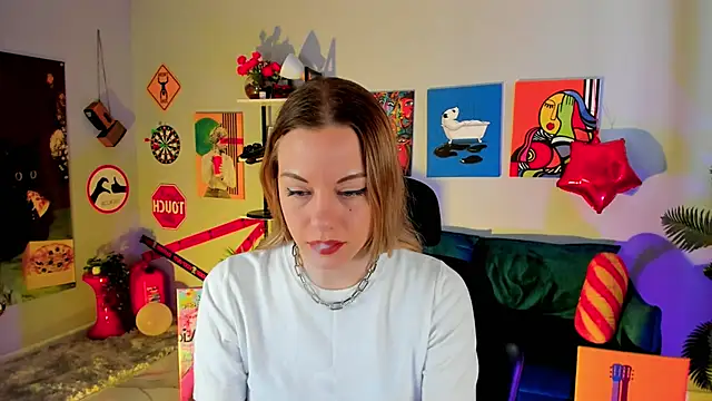 VireliaMoonfall online show from April 17, 8:39 am