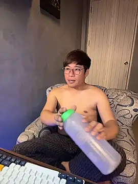 Snapshot of Titanryu chatting on April 8, 4:08 pm Titanryu online show from April 8, 4:08 pm