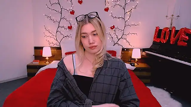 blonde angell online show from April 3, 2:45 pm