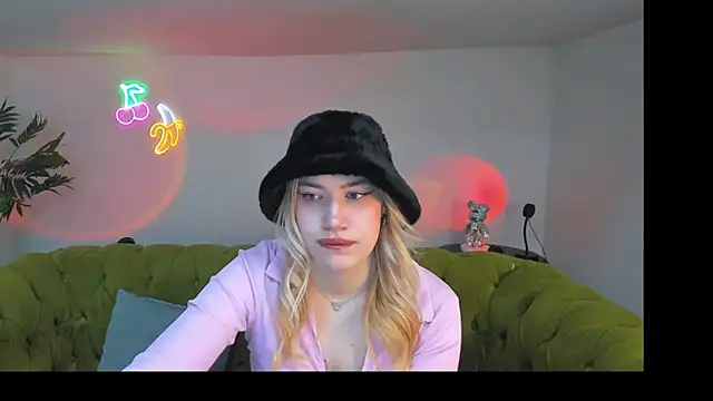 blonde angell online show from April 14, 1:16 pm