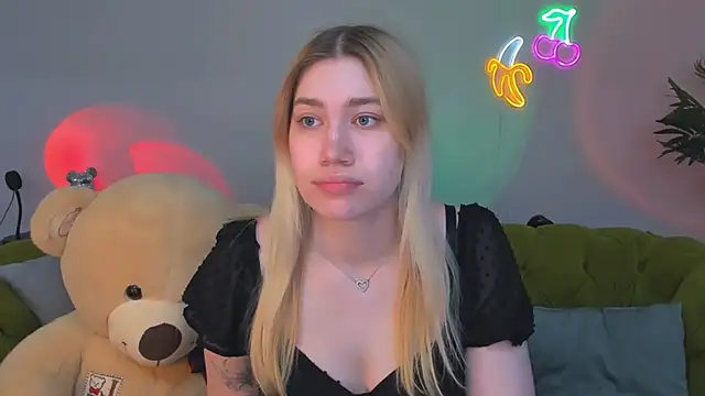 blonde angell online show from April 18, 1:13 pm