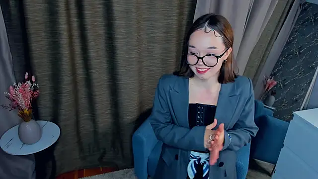 LatashaAli online show from March 28, 1:23 pm