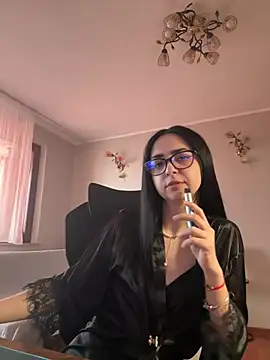 Snapshot of TheaMerve chatting on April 17, 2:20 pm TheaMerve online show from April 17, 2:20 pm