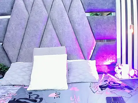 WinnieClarke online show from March 28, 11:55 am