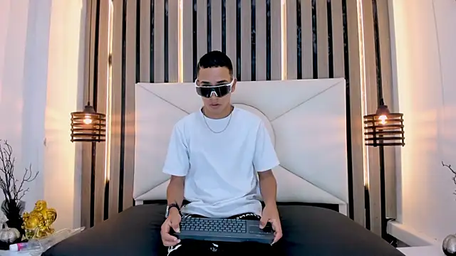 santiago deluca online show from April 7, 7:48 pm