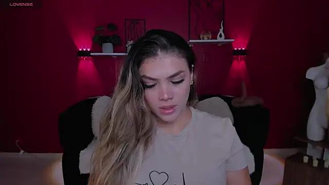 Snapshot of Sofia_Velvetx chatting on June 16, 1:22 pm Sofia Velvetx online show from June 16, 1:22 pm