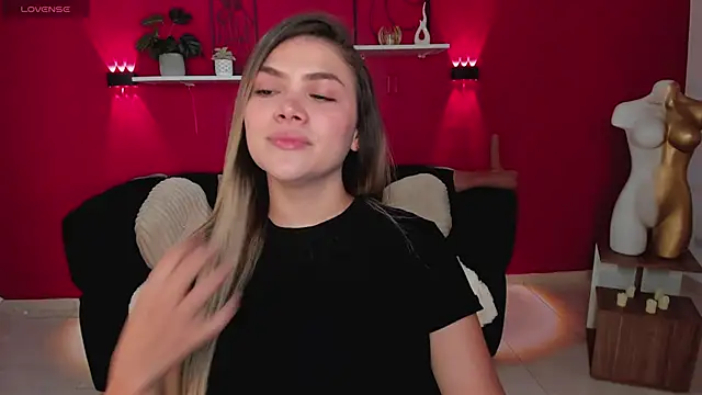 Snapshot of Sofia_Velvetx chatting on June 7, 2:44 pm Sofia Velvetx online show from June 7, 2:44 pm