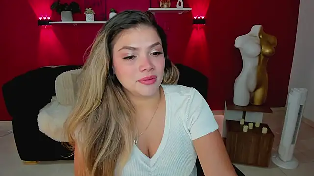 Snapshot of Sofia_Velvetx chatting on June 2, 12:49 pm Sofia Velvetx online show from June 2, 12:49 pm