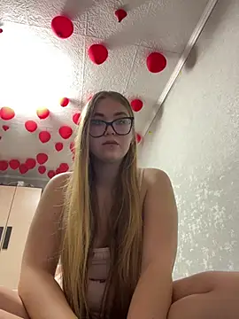 MissAuroraX online show from April 20, 10:00 pm