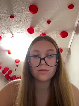 MissAuroraX online show from April 15, 6:01 pm