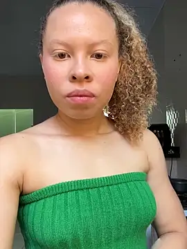 jhully hot online show from April 18, 1:13 pm