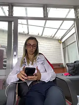 AlanaBrunetteX X online show from April 16, 9:39 pm