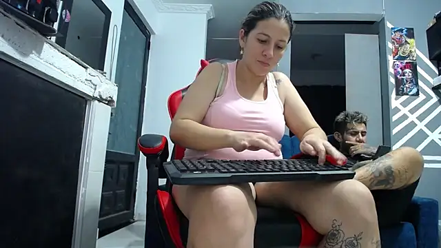 Snapshot of allison_maxtattoo_ chatting on June 16, 3:39 am allison maxtattoo online show from June 16, 3:39 am