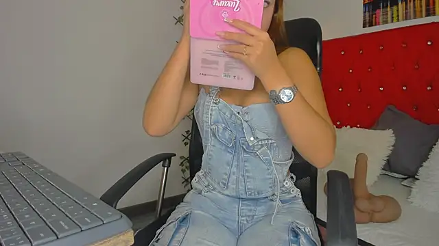 emily  dee online show from May 4, 12:52 pm