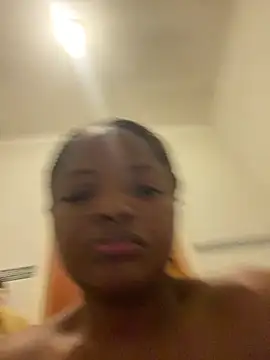 Snapshot of AngelicCaramelxxx chatting on April 24, 1:29 am AngelicCaramelxxx online show from April 24, 1:29 am