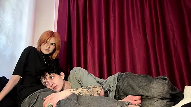 DreamyPair online show from April 6, 8:15 am