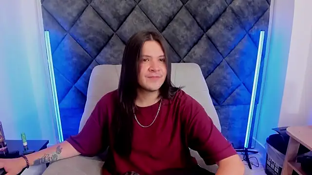 Snapshot of MatthewDavis_ chatting on April 15, 11:38 am MatthewDavis online show from April 15, 11:38 am