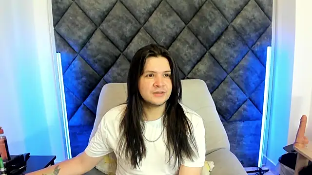 Snapshot of MatthewDavis_ chatting on April 9, 11:27 am MatthewDavis online show from April 9, 11:27 am