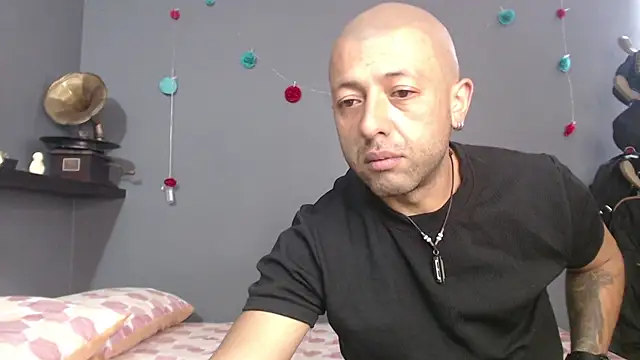 Snapshot of _bonnie_and_clyde chatting on June 3, 8:24 pm bonnie and clyde online show from June 3, 8:24 pm