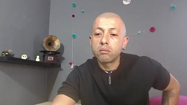 Snapshot of _bonnie_and_clyde chatting on July 1, 8:20 pm bonnie and clyde online show from July 1, 8:20 pm