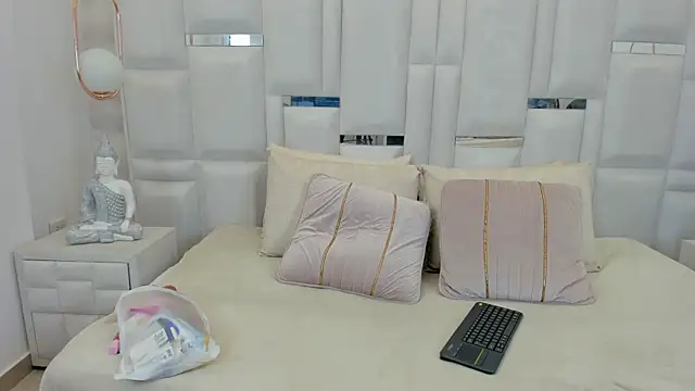 Snapshot of chanel_watson chatting on June 23, 6:22 am chanel watson online show from June 23, 6:22 am