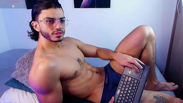 IamAxel03 online show from June 17, 8:19 pm