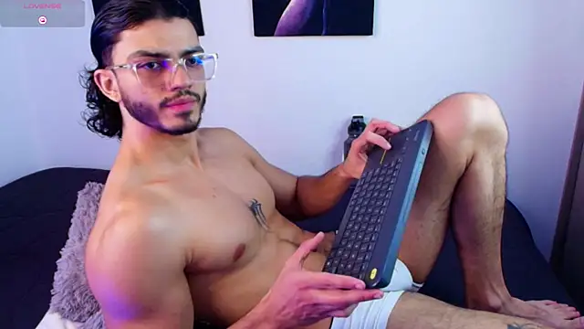 IamAxel03 online show from July 1, 7:47 pm