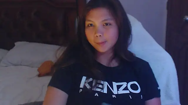 Snapshot of sweet_21_1 chatting on April 1, 1:34 pm sweet 21 1 online show from April 1, 1:34 pm