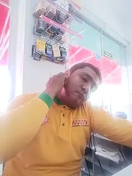 Snapshot of luis20212 chatting on March 30, 2:18 pm luis20212 online show from March 30, 2:18 pm