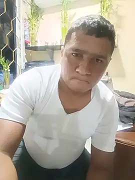 Snapshot of luis20212 chatting on June 21, 7:58 am luis20212 online show from June 21, 7:58 am
