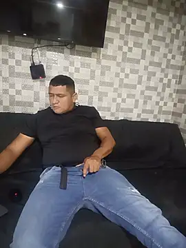 Snapshot of luis20212 chatting on June 17, 3:28 am luis20212 online show from June 17, 3:28 am