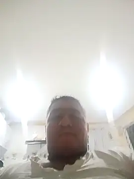 Snapshot of luis20212 chatting on March 27, 8:26 am luis20212 online show from March 27, 8:26 am