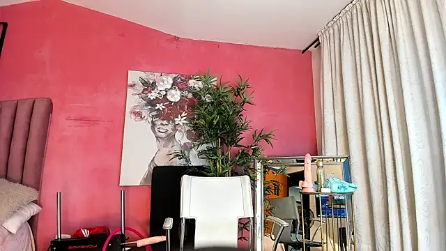 Snapshot of LexyNova_ chatting on April 12, 7:17 pm LexyNova online show from April 12, 7:17 pm