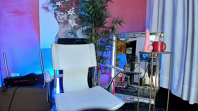 Snapshot of LexyNova_ chatting on April 8, 5:36 pm LexyNova online show from April 8, 5:36 pm