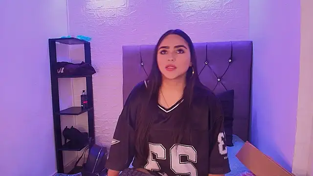 Snapshot of sweet__cherry1 chatting on March 27, 7:04 pm sweet cherry1 online show from March 27, 7:04 pm