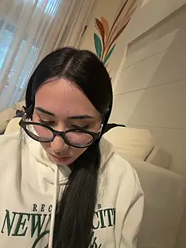 juliacosta online show from May 10, 7:38 pm