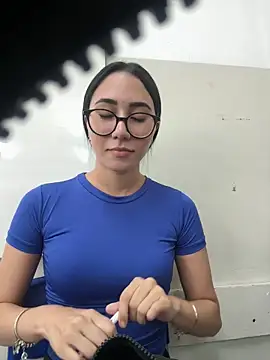 juliacosta online show from April 1, 1:52 pm