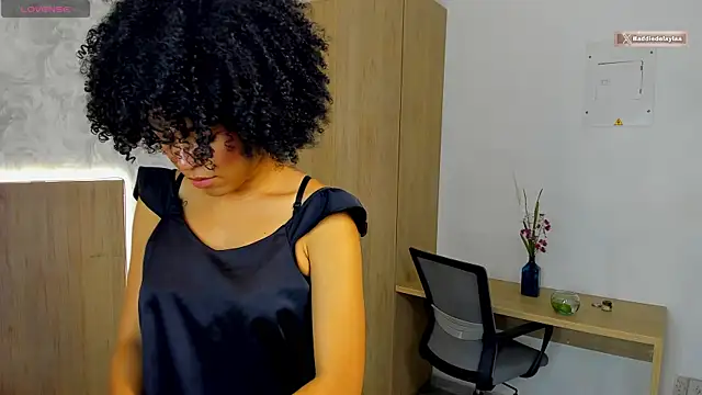 baddie delaylaa online show from May 7, 7:17 pm