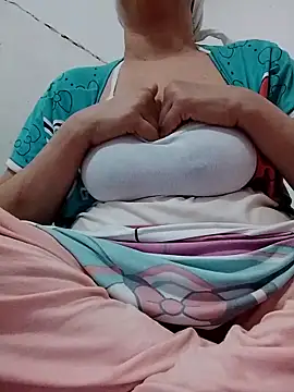 Snapshot of _KapiiTana_ chatting on May 9, 11:52 pm KapiiTana online show from May 9, 11:52 pm
