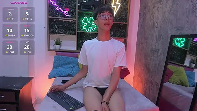 Eyden Connor online show from June 2, 11:05 pm