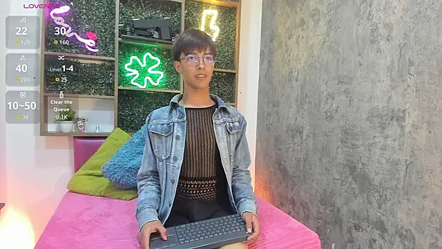 Eyden Connor online show from June 10, 9:27 pm