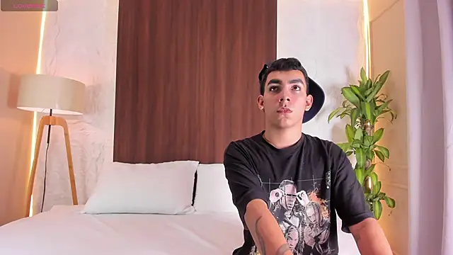 LatinPlayBoys  online show from June 5, 5:56 am