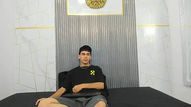 Snapshot of Kitsune_44 chatting on March 27, 6:53 pm Kitsune 44 online show from March 27, 6:53 pm