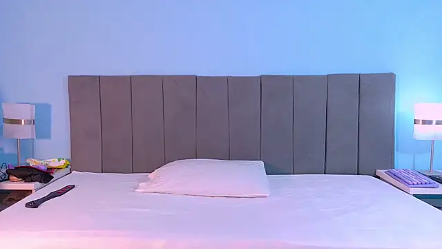 candistel online show from April 22, 6:25 pm