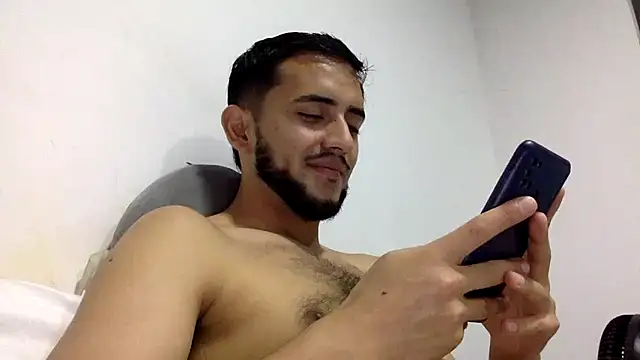 Snapshot of derek_smiith chatting on May 24, 12:43 am derek smiith online show from May 24, 12:43 am