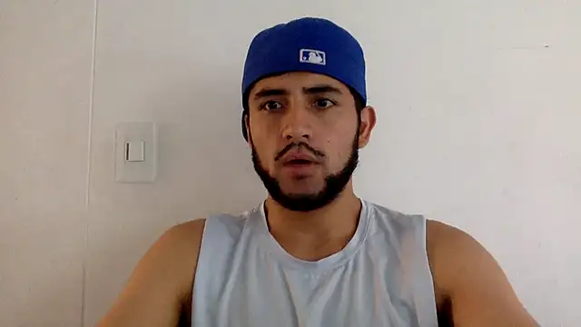 Snapshot of derek_smiith chatting on June 24, 6:50 pm derek smiith online show from June 24, 6:50 pm