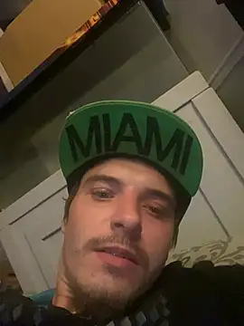 Snapshot of Blueeyedhunter chatting on March 27, 5:16 am Blueeyedhunter online show from March 27, 5:16 am