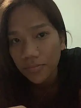 Snapshot of iloveyou_divine22 chatting on May 18, 8:35 pm iloveyou divine22 online show from May 18, 8:35 pm