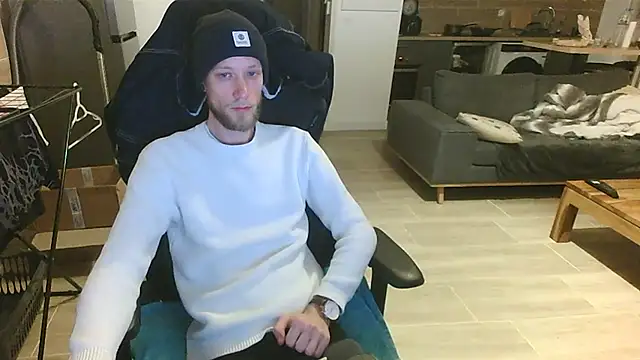 Snapshot of Shikaneko chatting on December 4, 6:29 pm Shikaneko online show from December 4, 6:29 pm